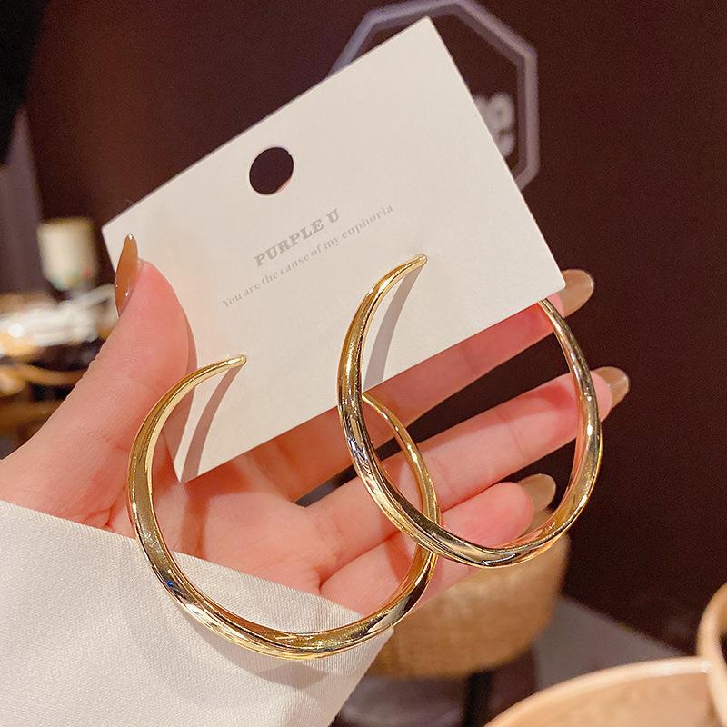 2025 Personalized round exaggerated earrings