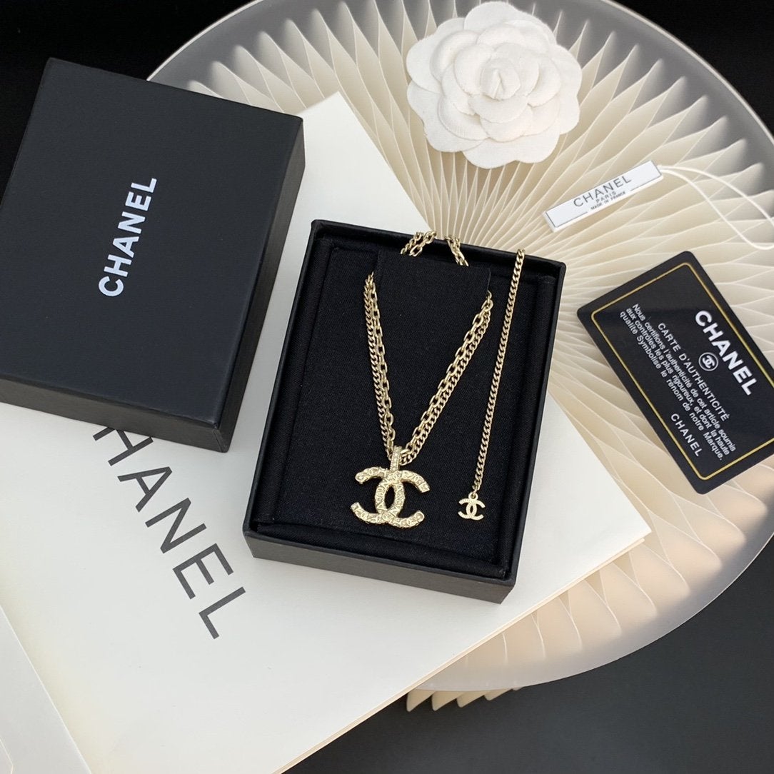 2025 Fashion Carved Double C Pendant Necklace