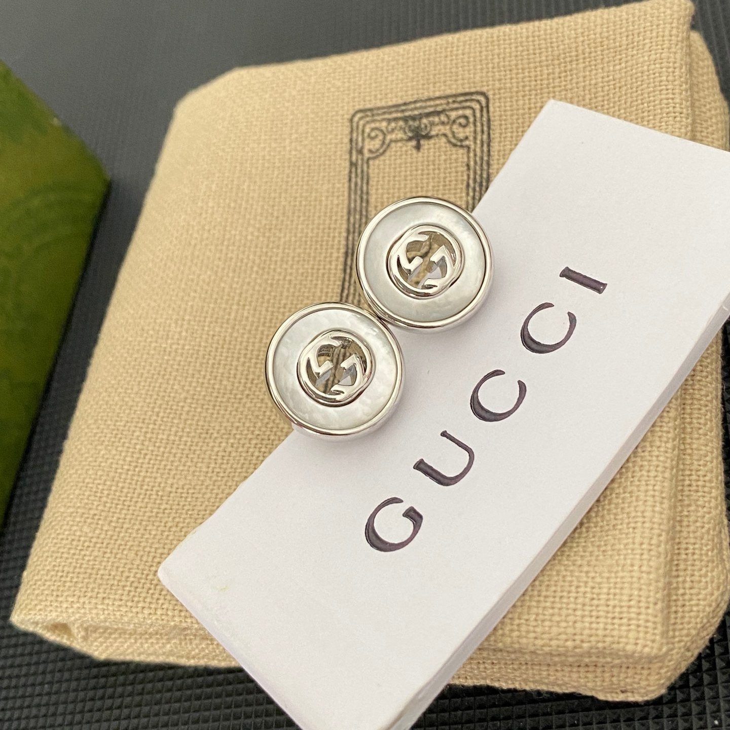 2025 Fashionable pearl earrings