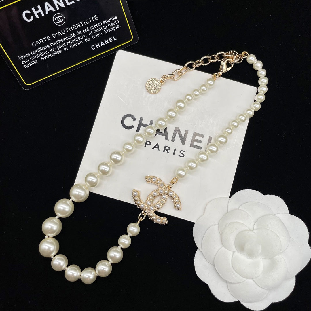 2025 Fashion CC pearl necklace
