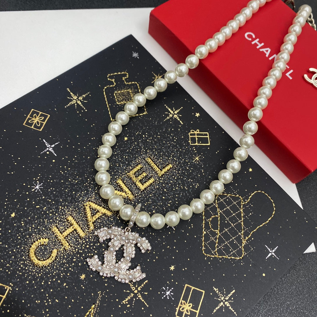 2025 Fashion CC pearl pendant necklace